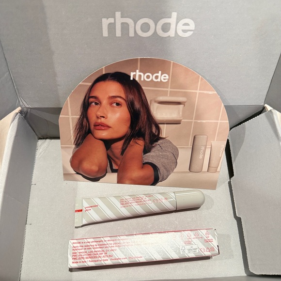 ❤️ Rhode Peptide Lip Treatment Peppermint Glaze 🤍 - Picture 5 of 13